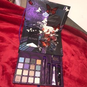 Urban Decay eyeshadow palette